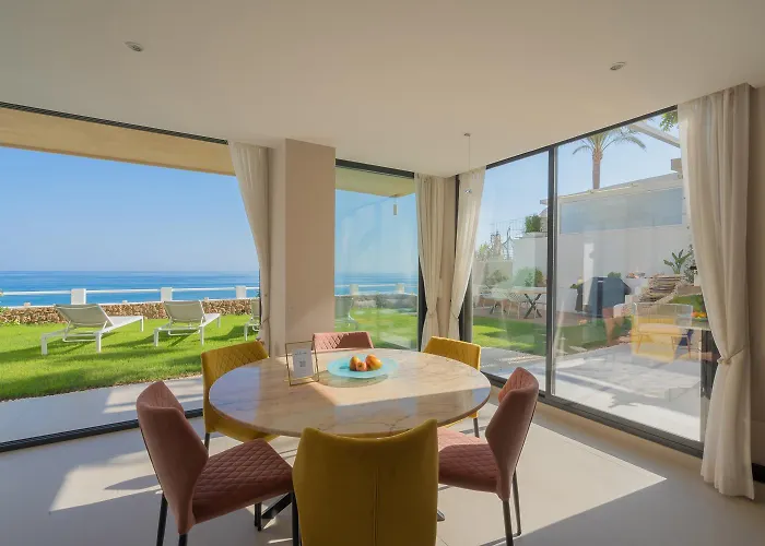 Private 250Sqm Garden Duplex, Jacuzzi, Cinema, Sea View Escape