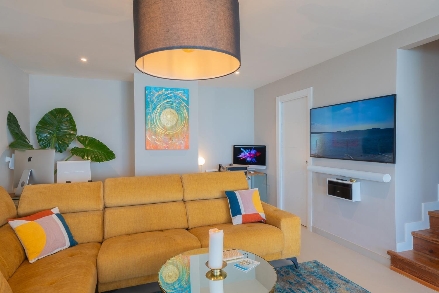 Private 250sqm Garden Duplex, Jacuzzi, Cinema, Sea View Escape Torremolinos