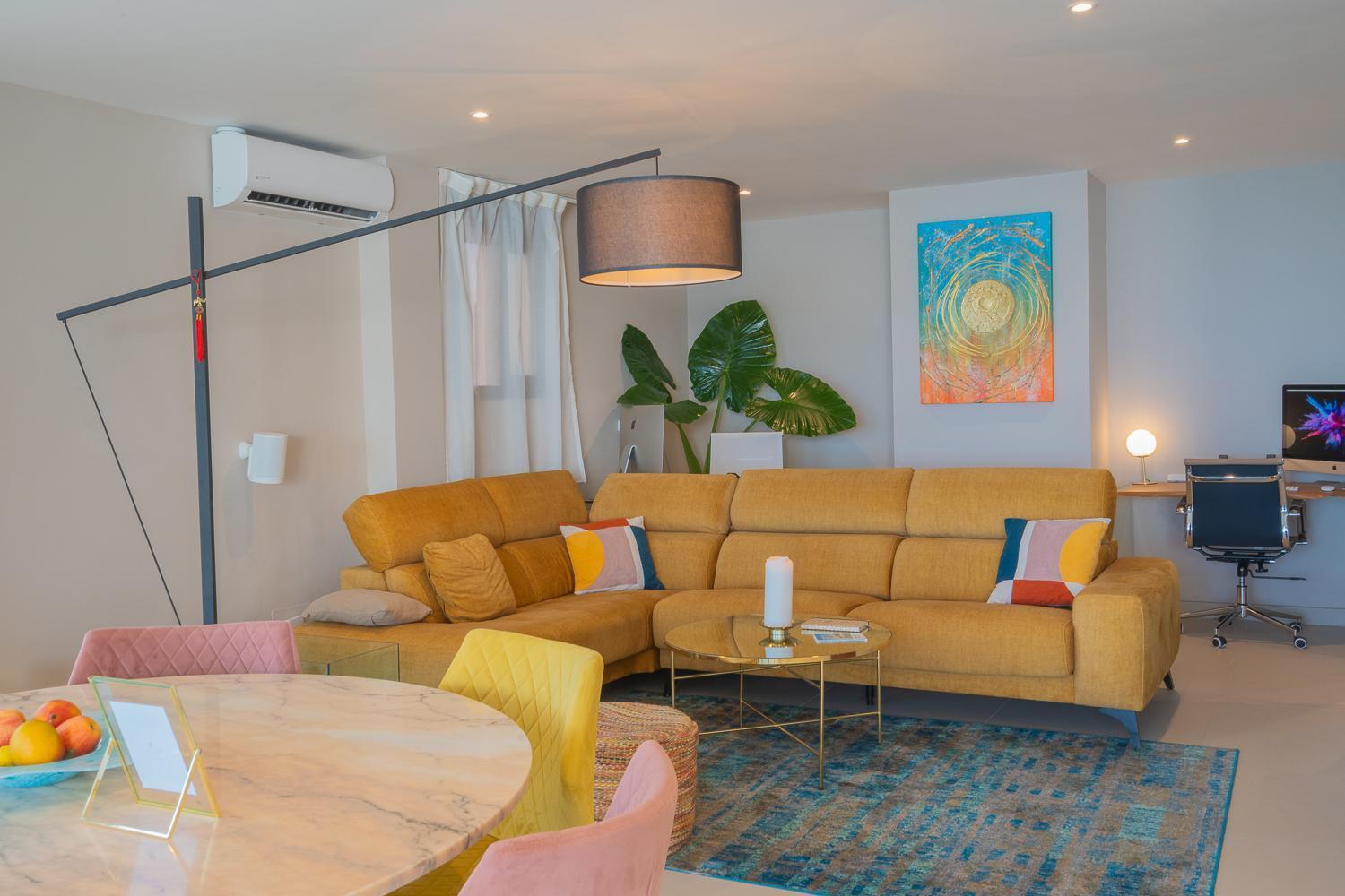 Private 250sqm Garden Duplex, Jacuzzi, Cinema, Sea View Escape Apartment Torremolinos