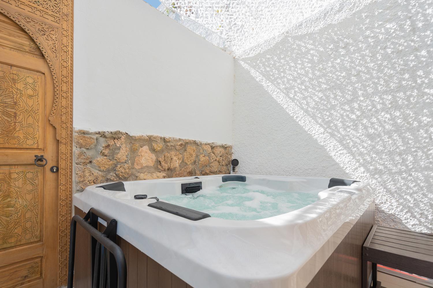 Private 250sqm Garden Duplex, Jacuzzi, Cinema, Sea View Escape * Torremolinos