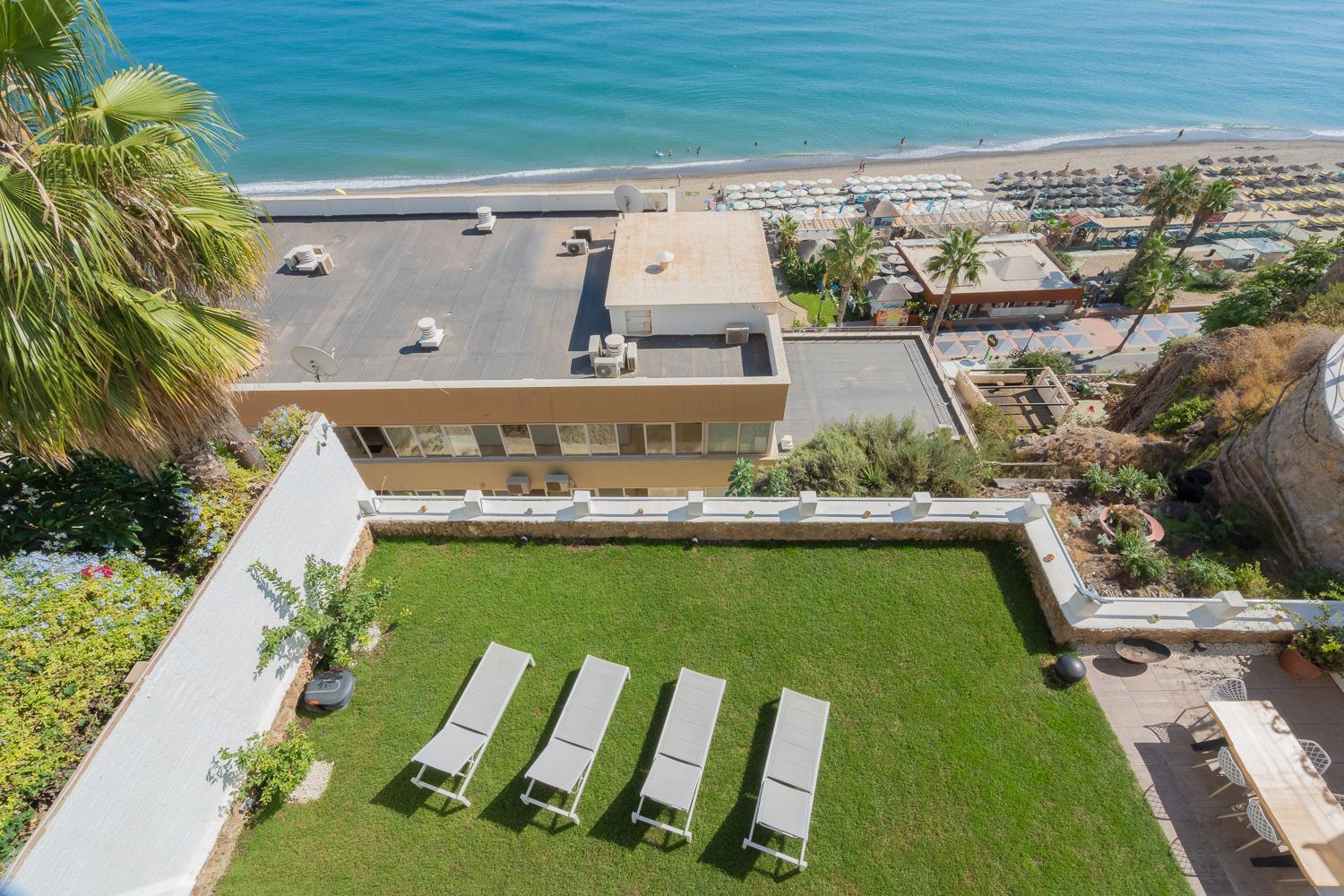 Apartment Private 250sqm Garden Duplex, Jacuzzi, Cinema, Sea View Escape