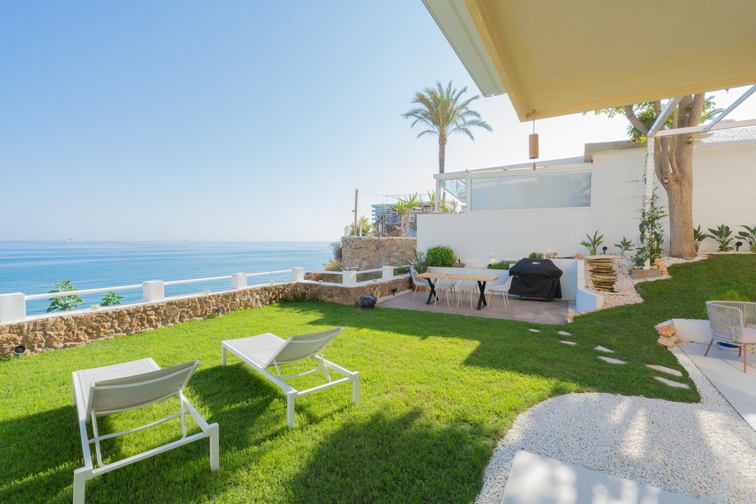 Apartment Private 250sqm Garden Duplex, Jacuzzi, Cinema, Sea View Escape Torremolinos