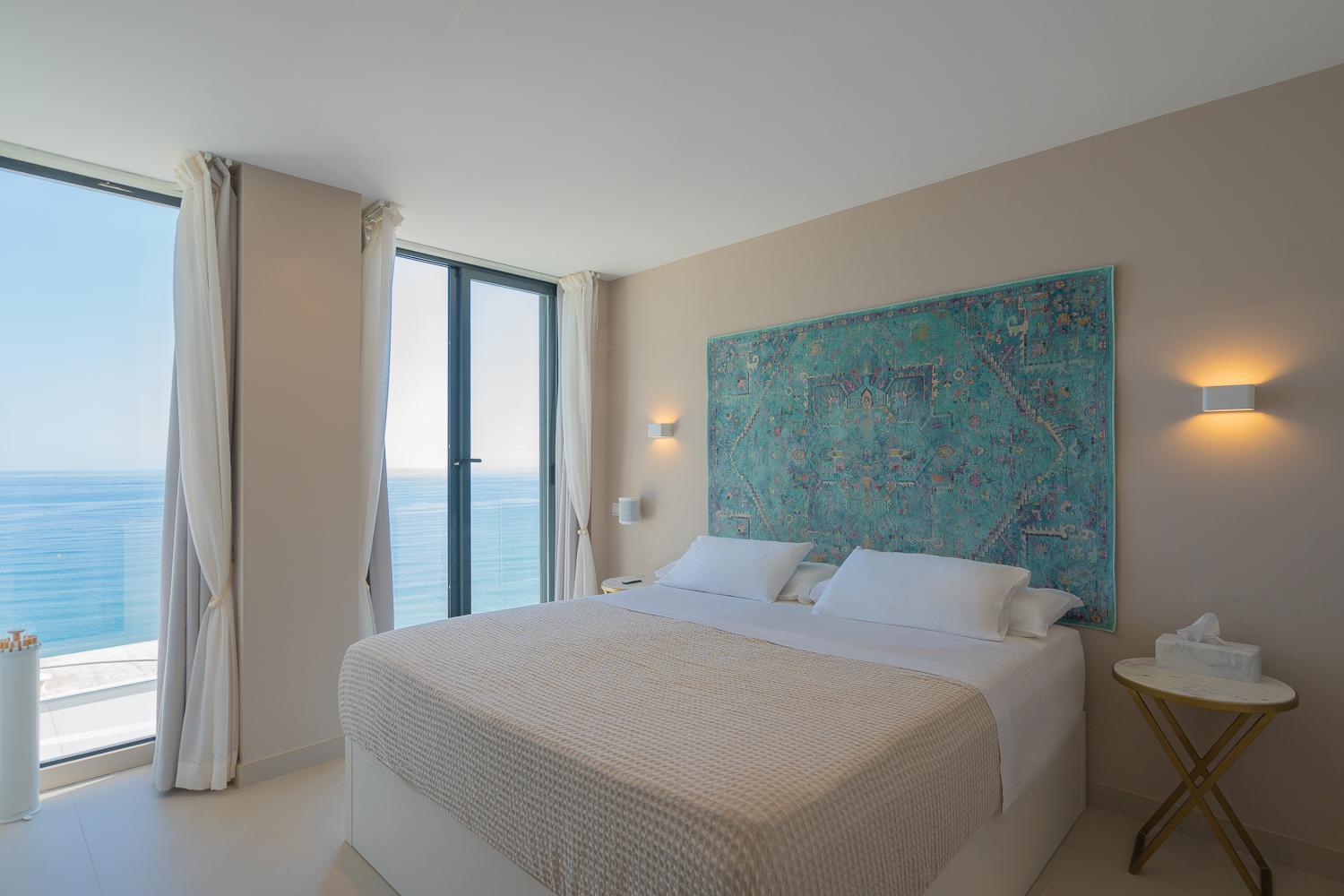 Apartment Private 250sqm Garden Duplex, Jacuzzi, Cinema, Sea View Escape