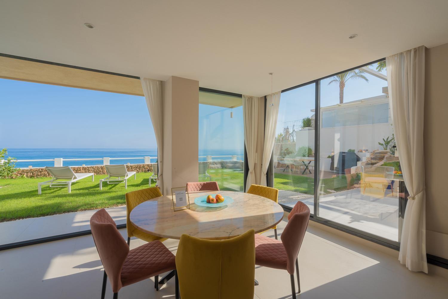 Private 250sqm Garden Duplex, Jacuzzi, Cinema, Sea View Escape Torremolinos